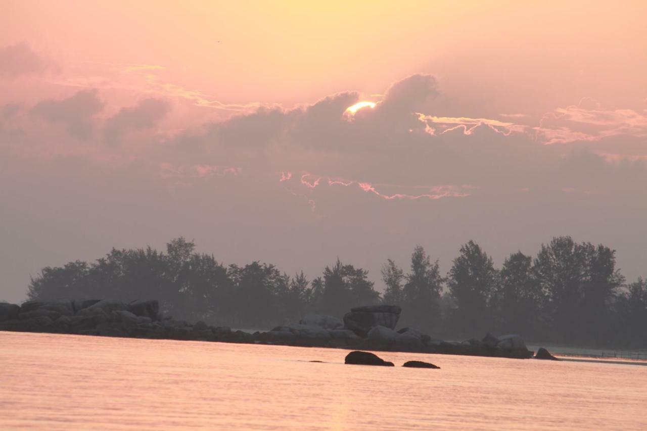 Belitung Holiday Resort Sijuk Esterno foto